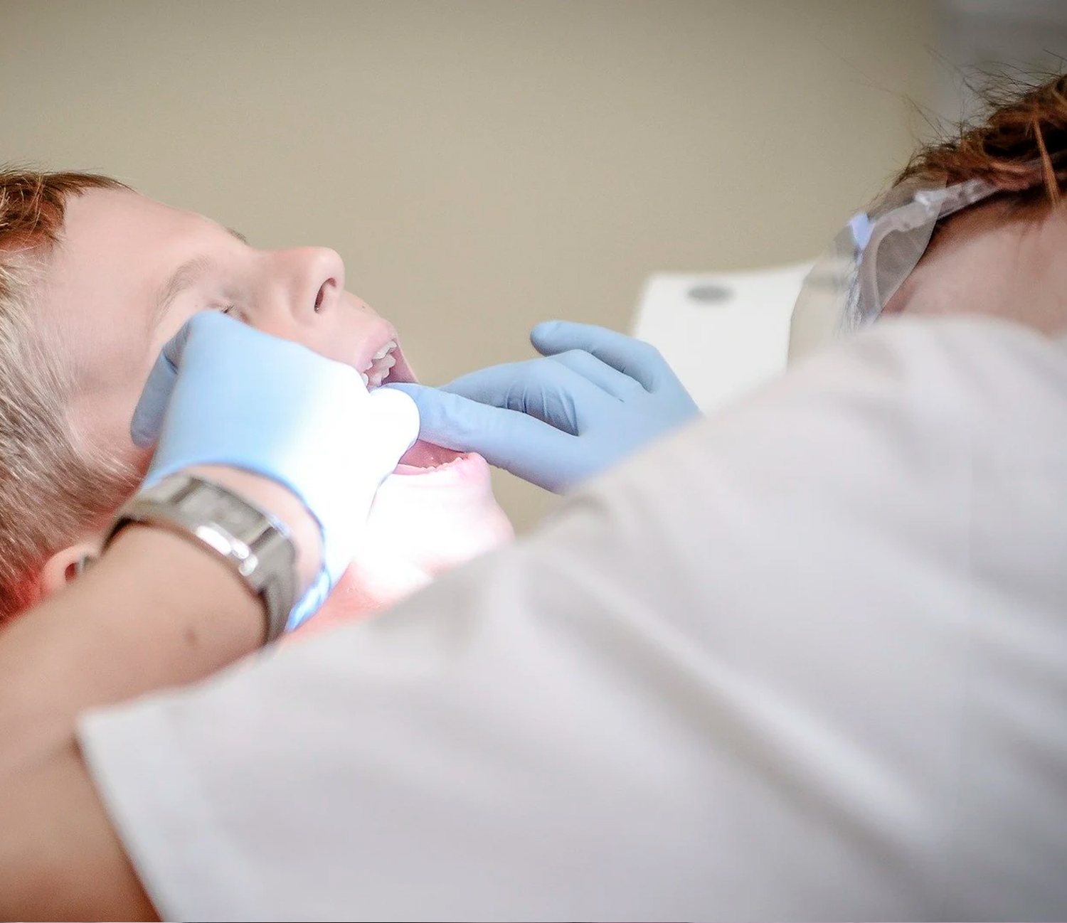 Dentist looks at a child's teeth.